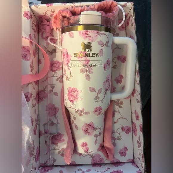 Love Shack Fancy x Stanley Ribbon Rosa 40oz Quencher - Picture 3 of 16